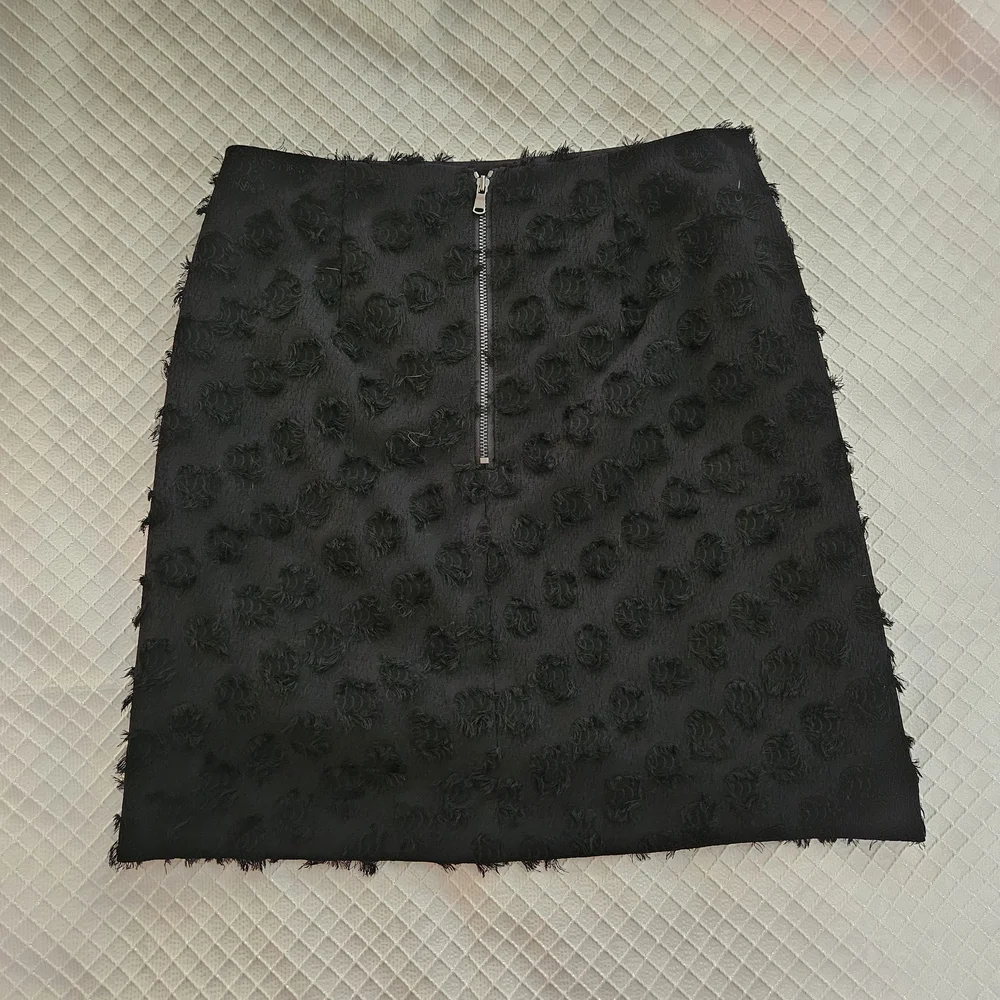 LOFT Petite Black Textured Mini Shift Skirt - Picture 4 of 10